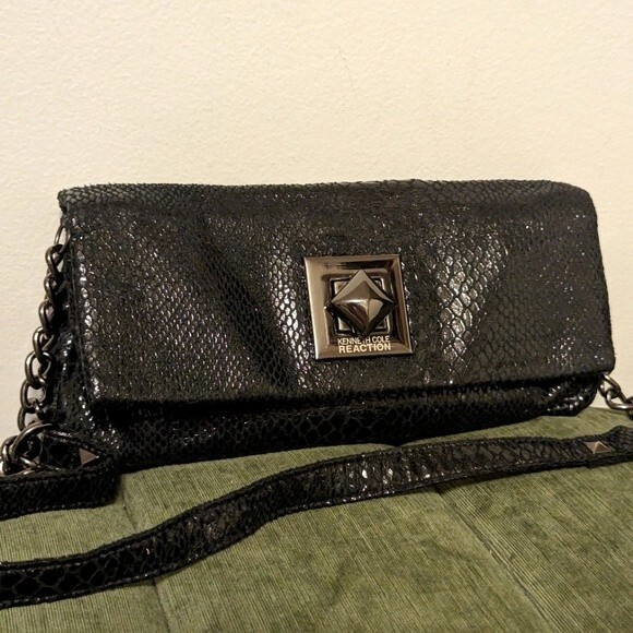 Kenneth Cole Black Snakeskin Embossed Clutch Shoulder Bag Purse - Picture 1 of 11